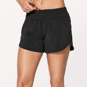 Lululemon Tracker Short Low Rise 4” Size 6